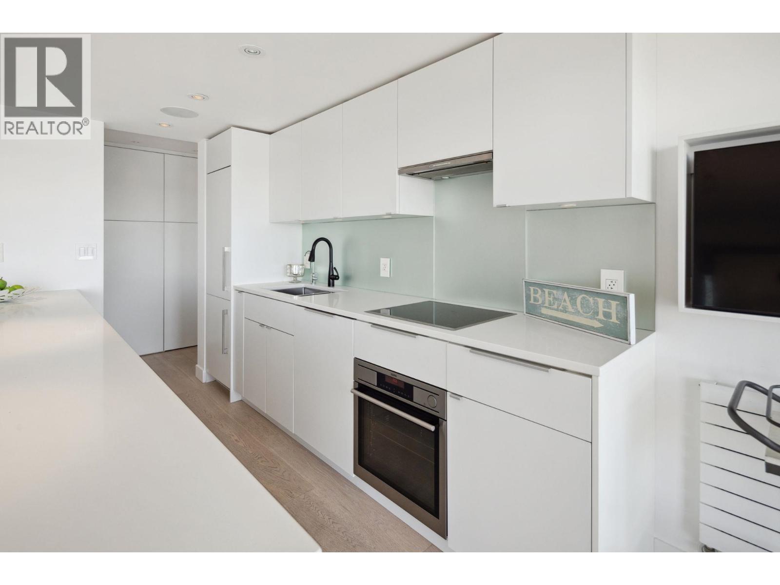 807 150 24TH STREET, West Vancouver