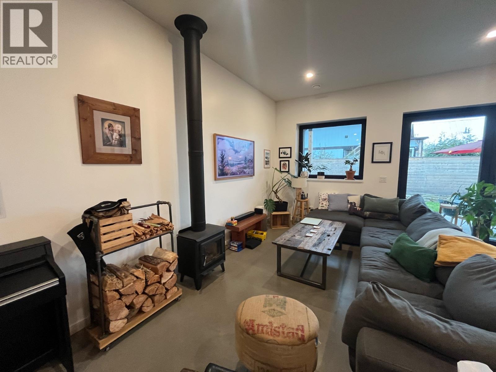 702 Center Street - 7