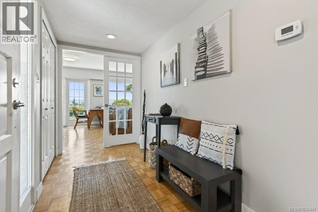 5041 Seaview Dr - 8