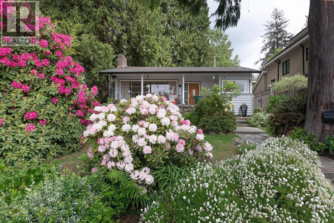 322 E 25TH STREET, North Vancouver