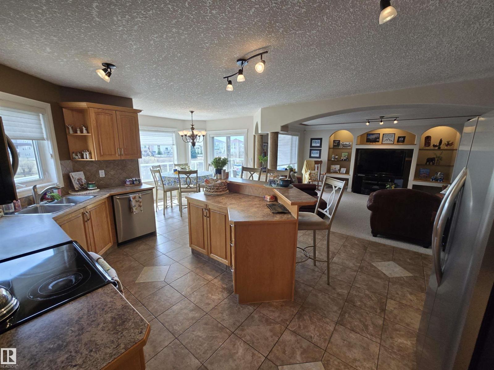 7429 162 AV NW - 24