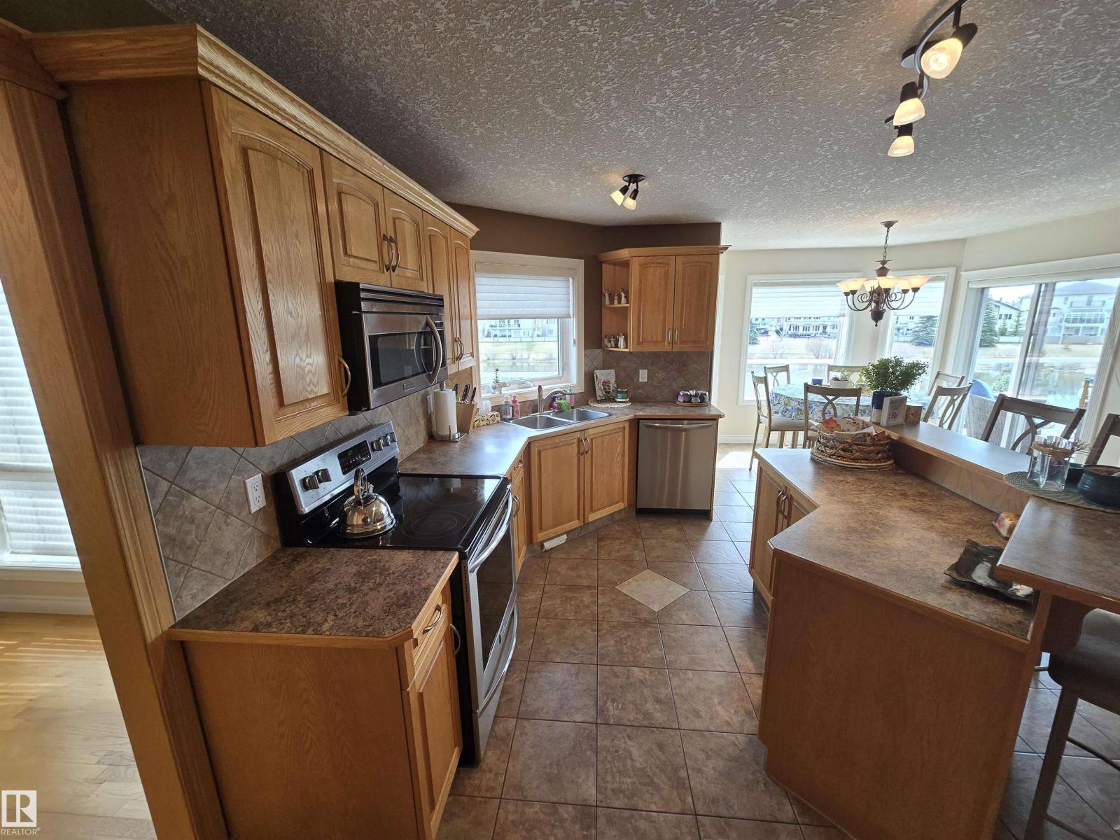 7429 162 AV NW - 25
