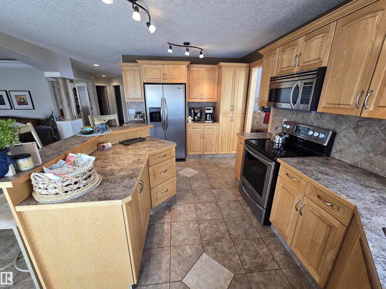 7429 162 AV NW - 27