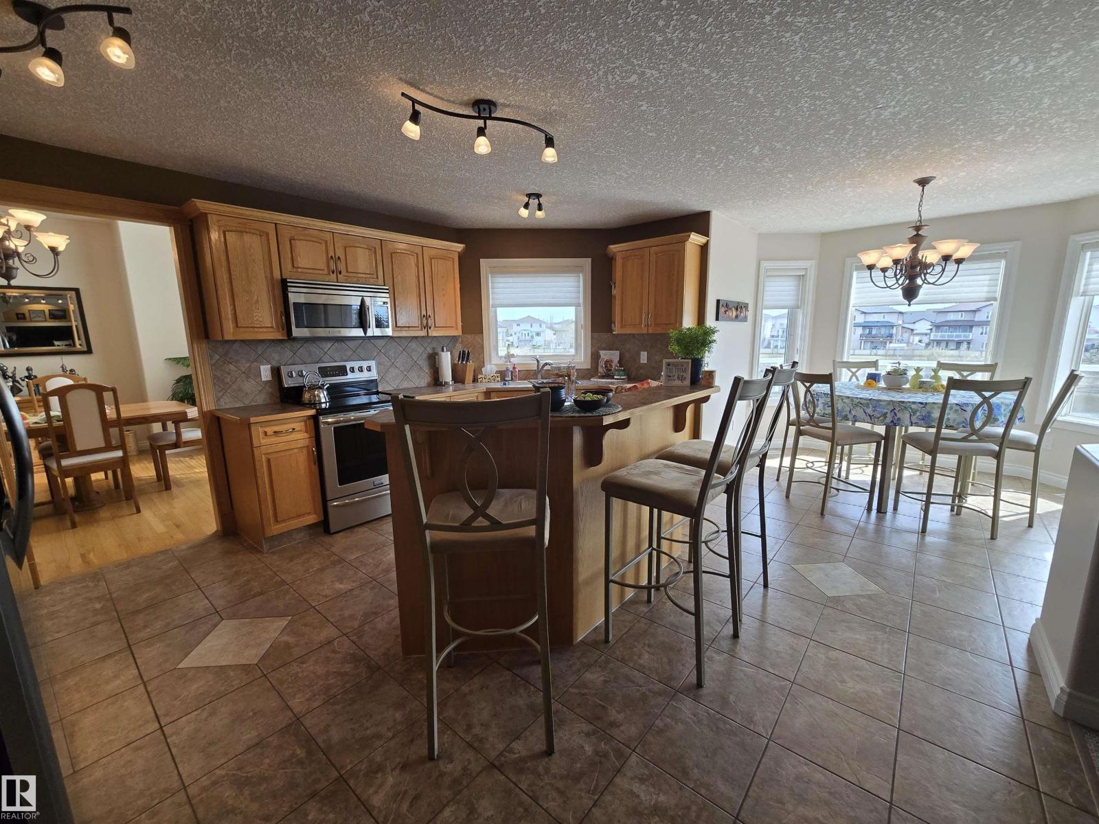 7429 162 AV NW - 35