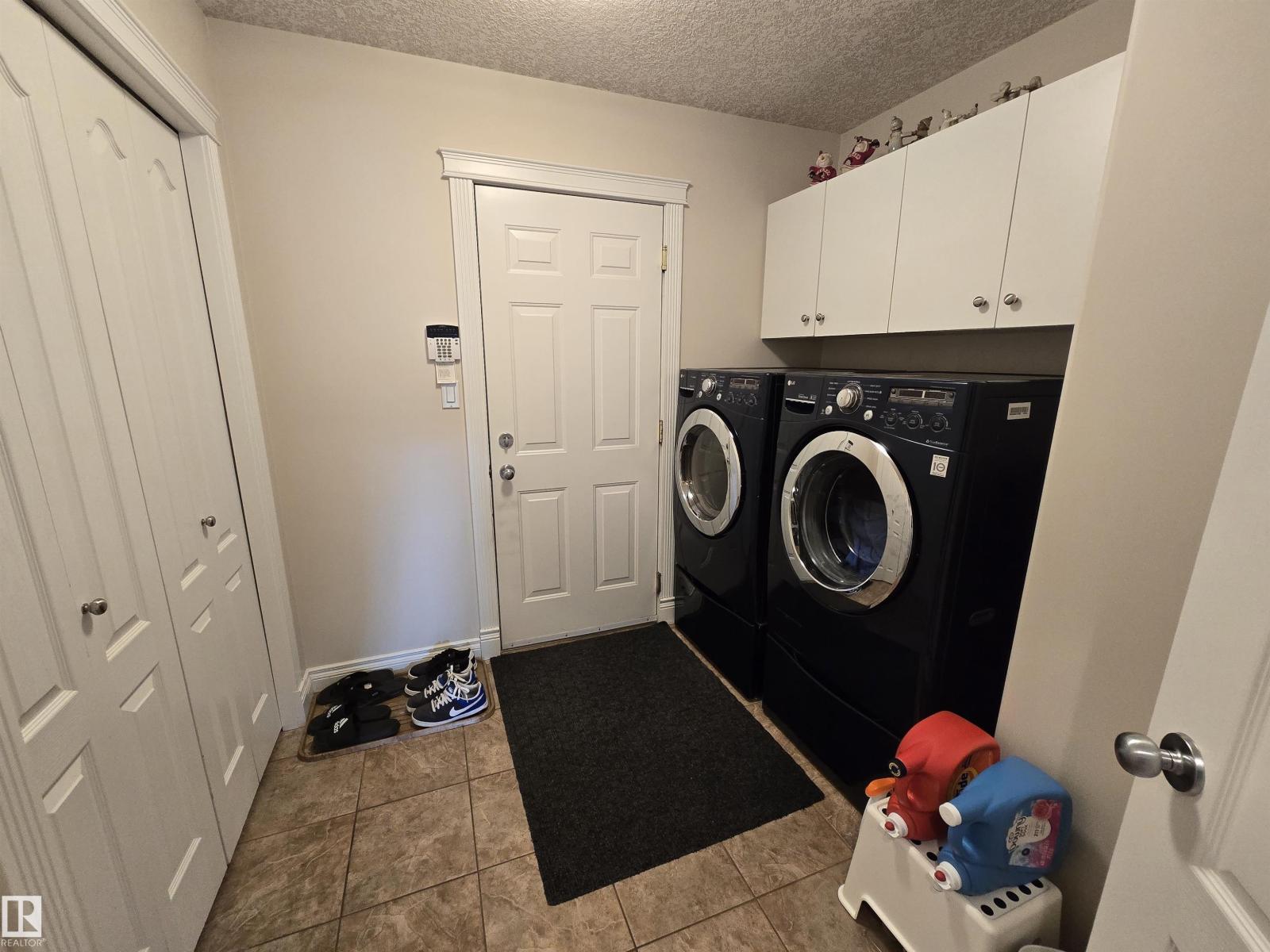 7429 162 AV NW - 41