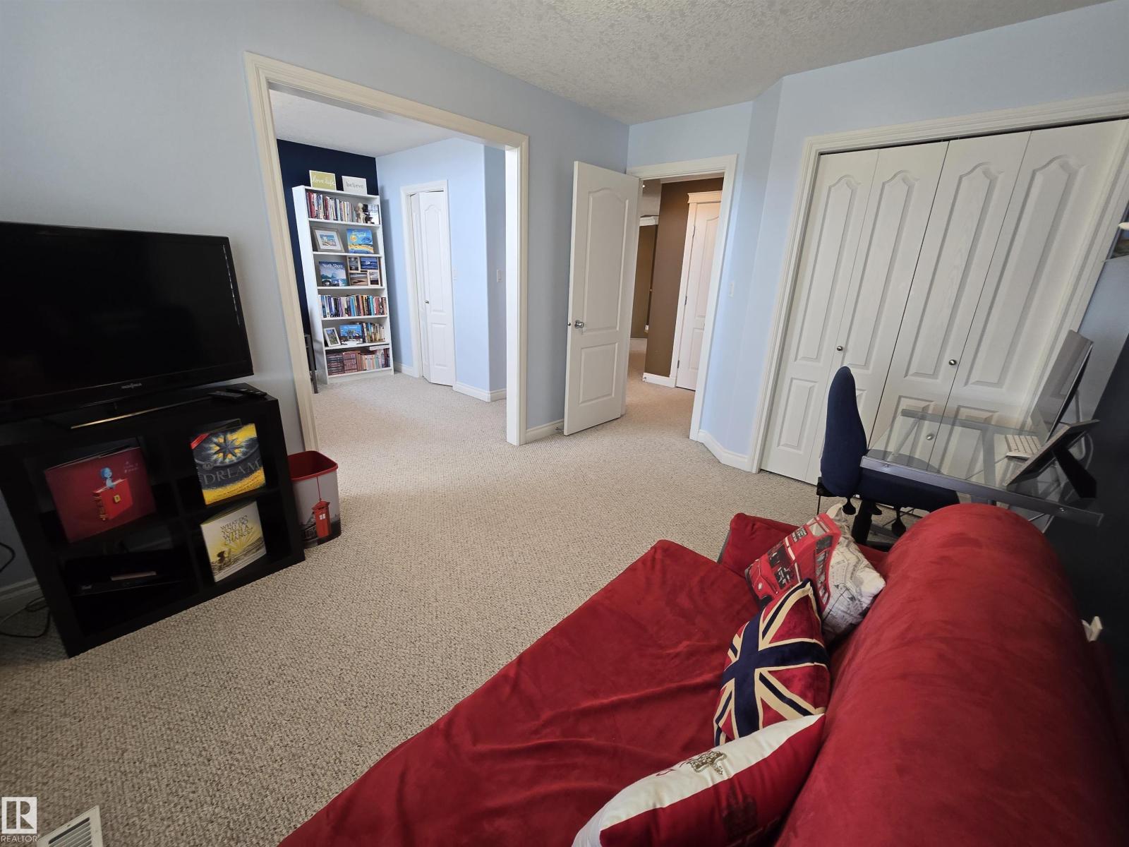 7429 162 AV NW - 47