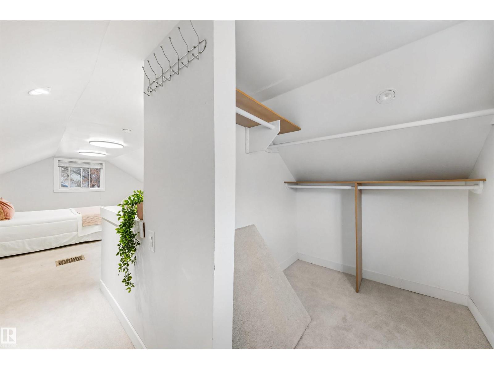 11421 68 ST NW - 15
