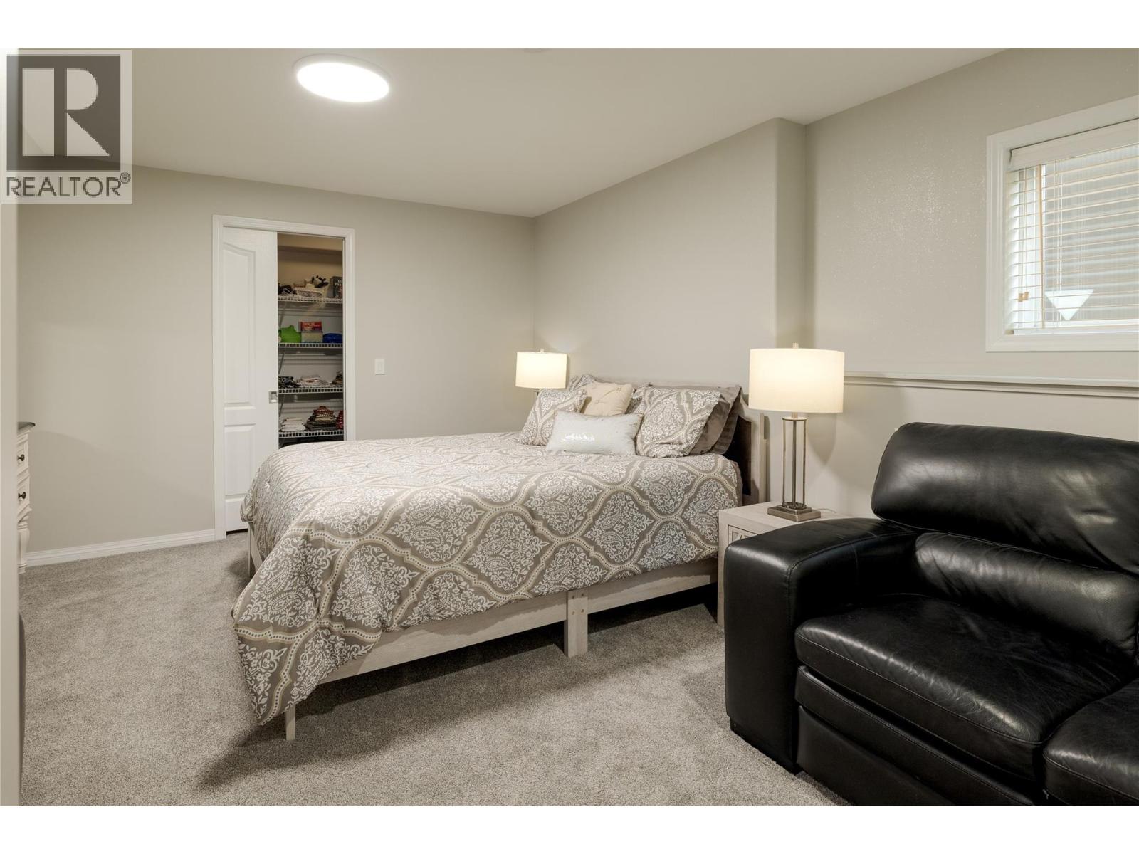 1061 Caledonia Way - 34
