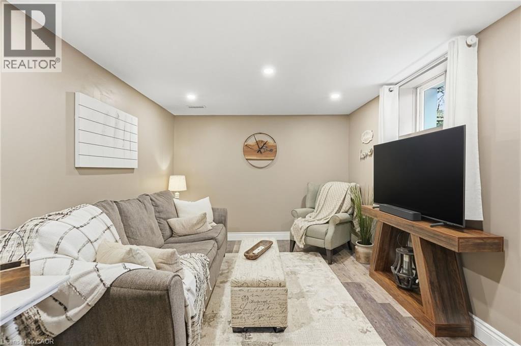 577 HARVEST Road, Dundas, Ontario, L9H5K8 — Photo 18