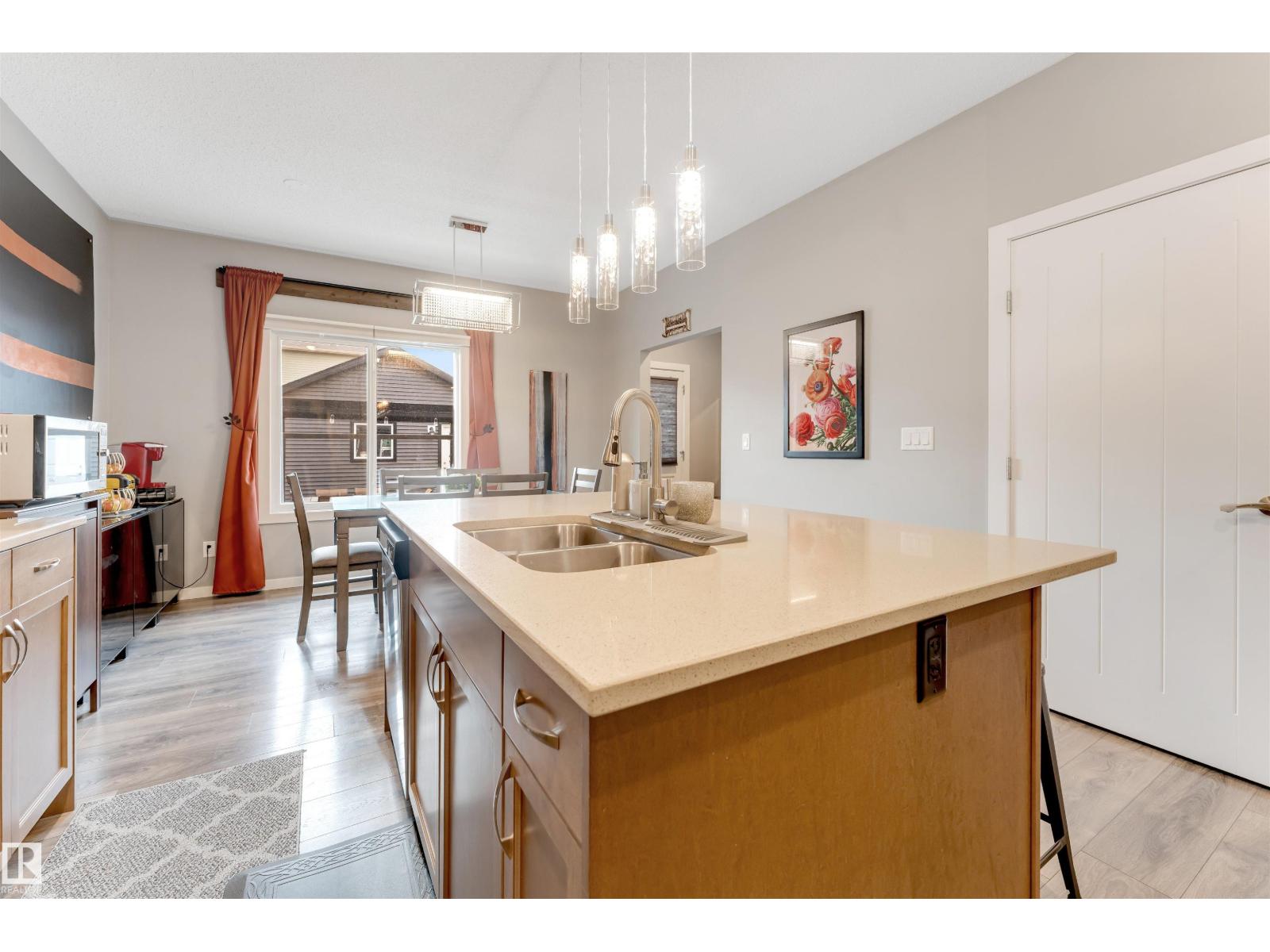 2652 Maple Way NW, Edmonton