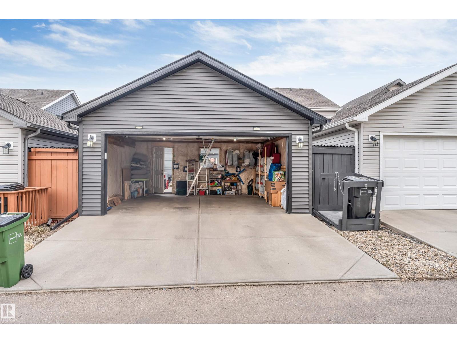 2652 Maple Way NW, Edmonton