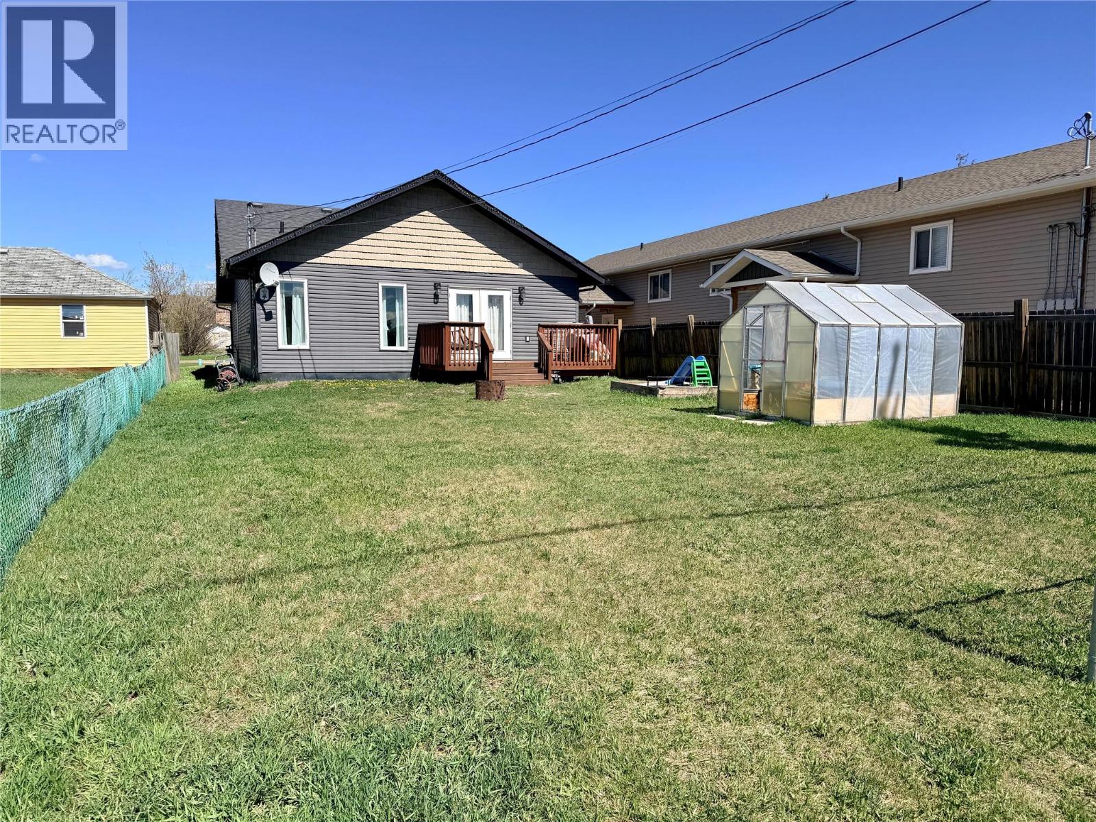 1327 101 Avenue, Dawson Creek