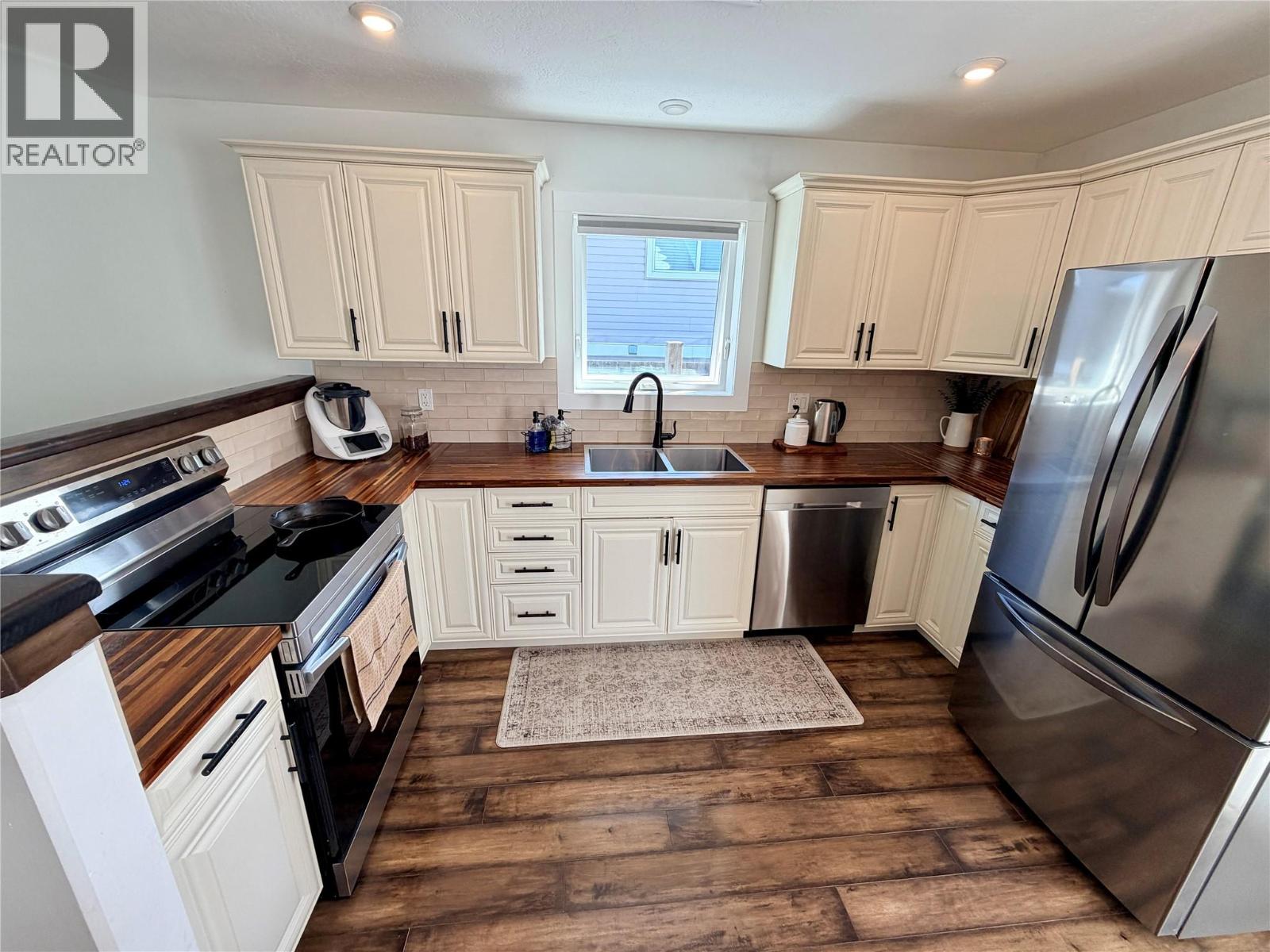 1327 101 Avenue, Dawson Creek