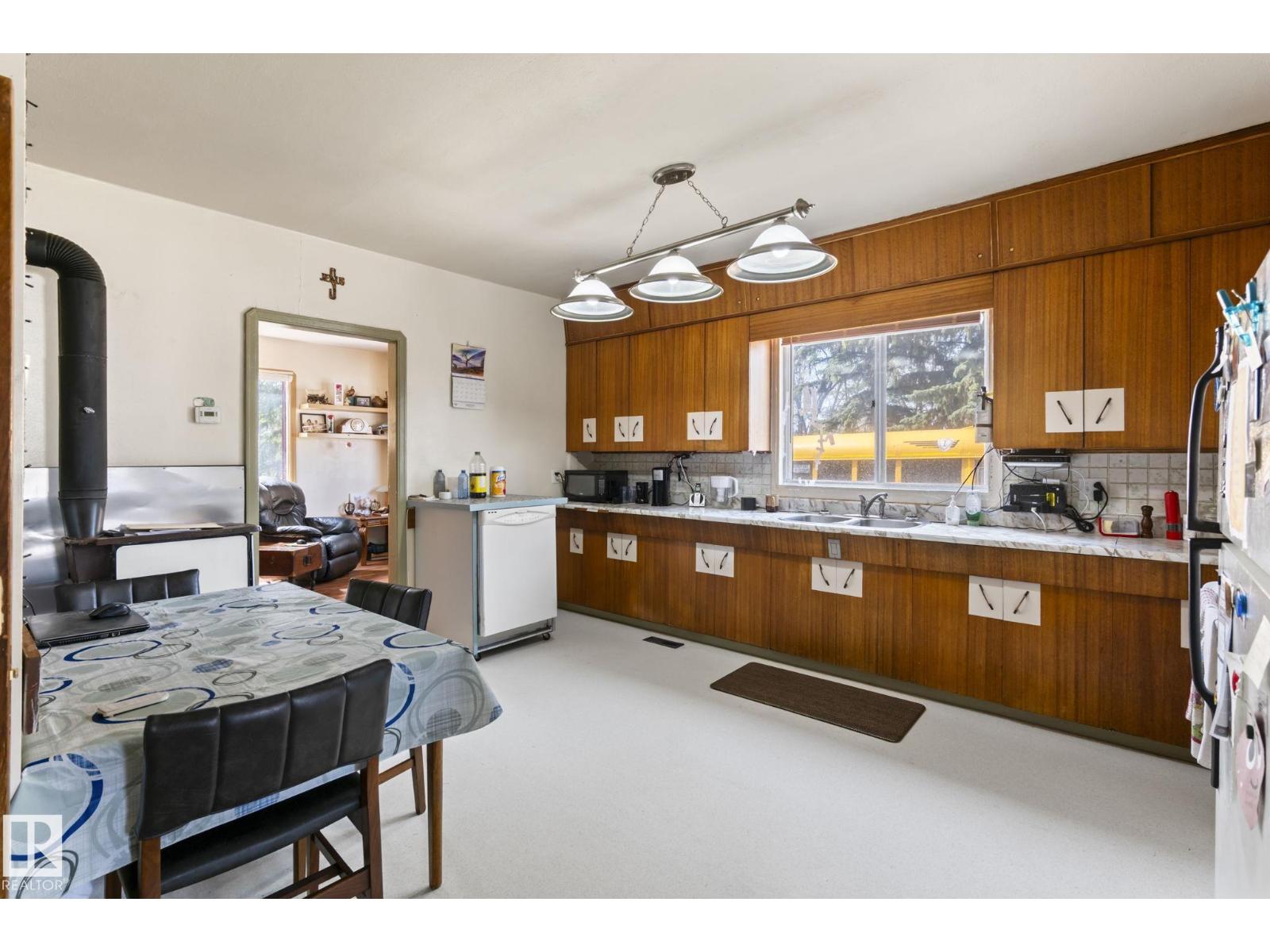 A & B, 4858 CENTRE ST - 31