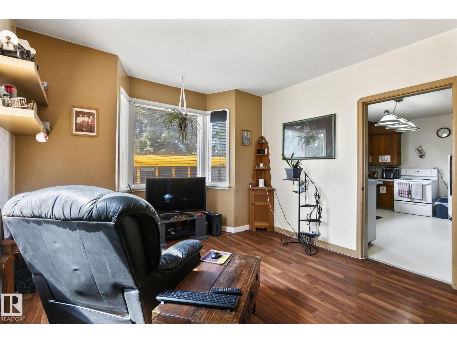 A & B, 4858 CENTRE ST - 34