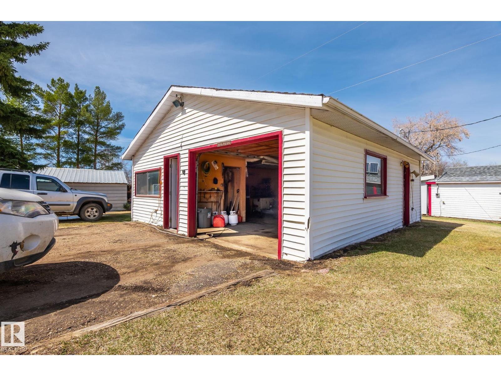 A & B, 4858 CENTRE ST - 48