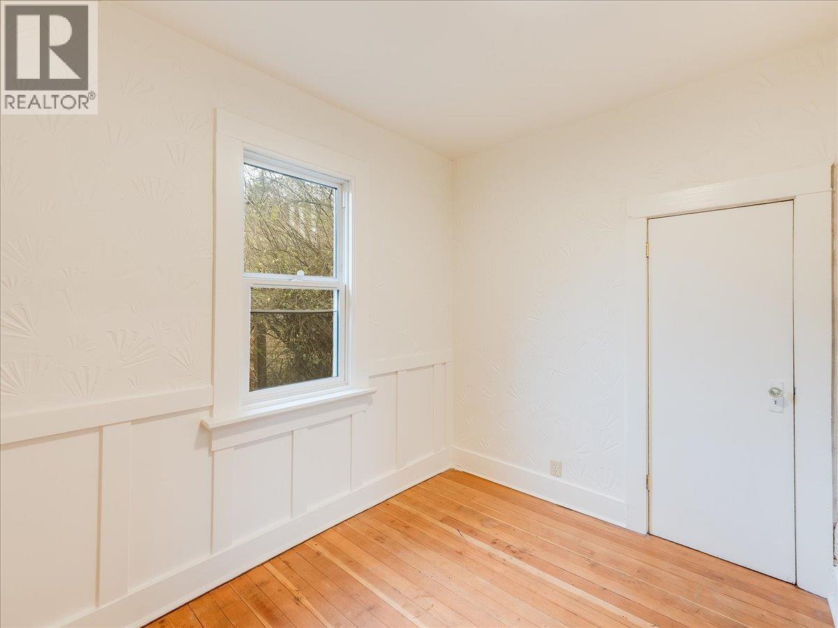 16 VIEW Street - 16