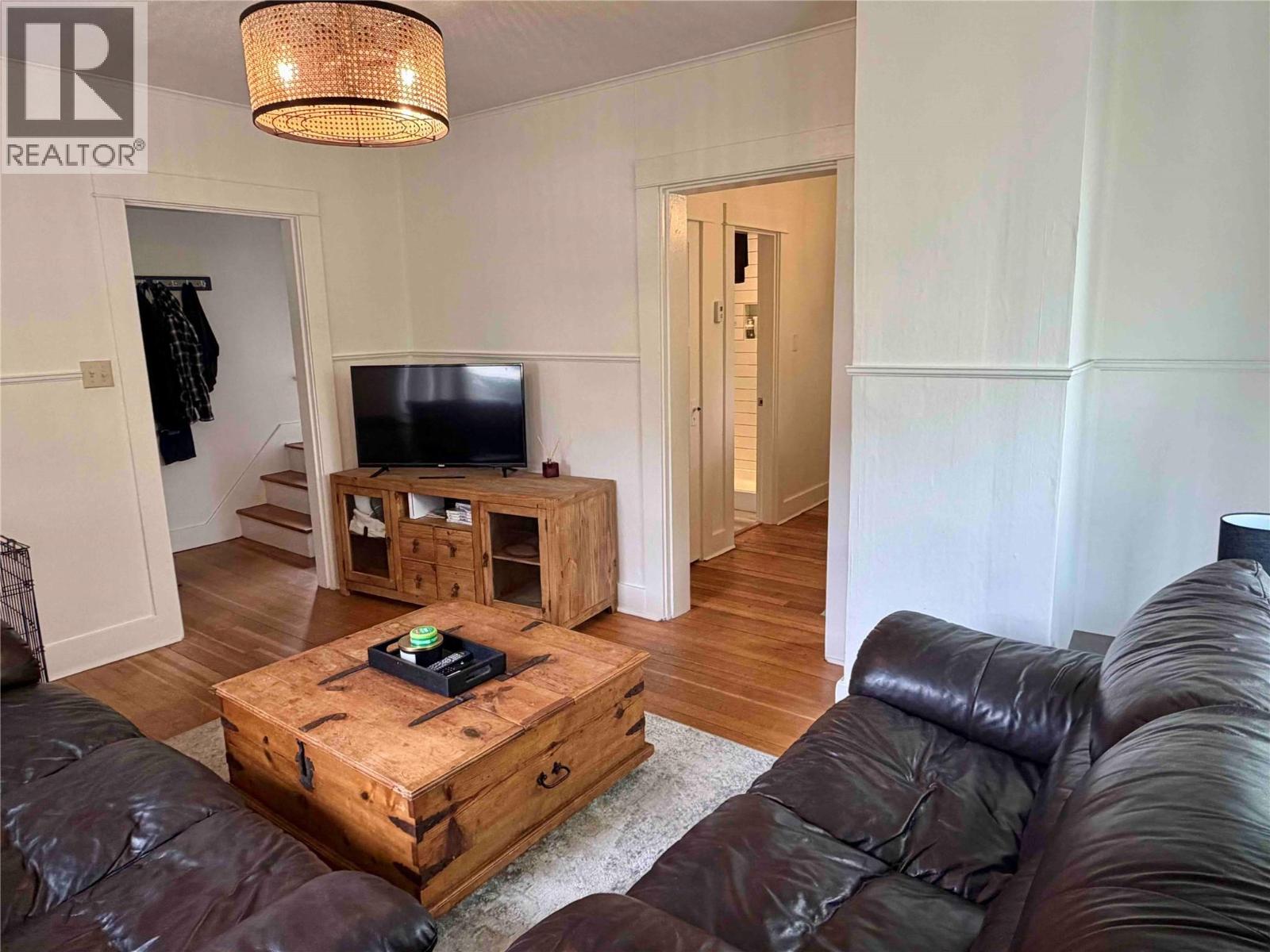 16 VIEW Street - 8