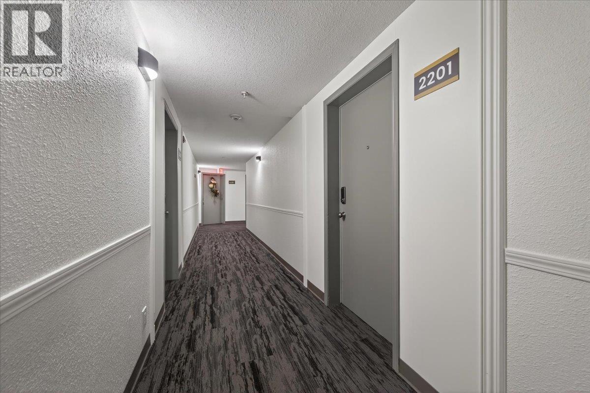 205 Third Avenue Unit# 2201, Invermere