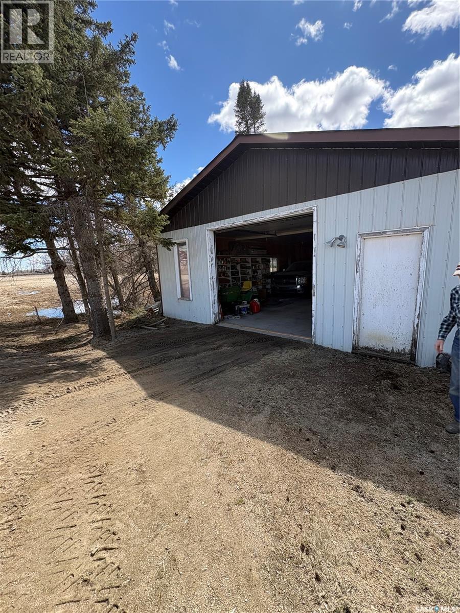 404 Yellowhead Highway - 27