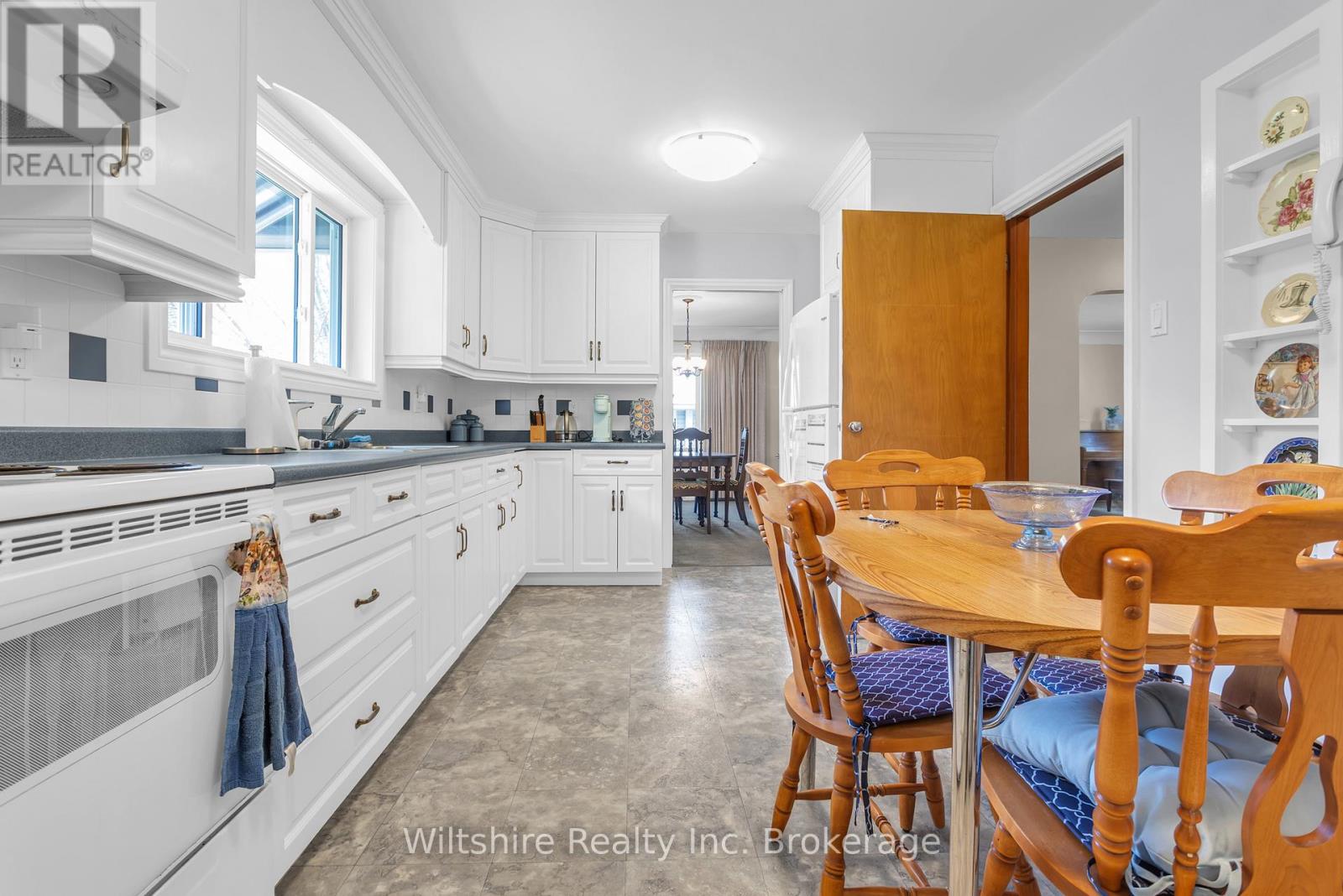 3-bedroom home for sale at 427 BROADWAY STREET, Tillsonburg ON · photo 15 of 26