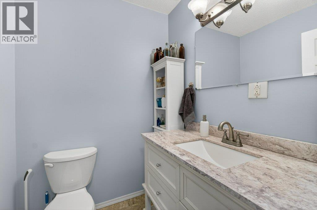  3930 10 Avenue Northeast, Salmon Arm