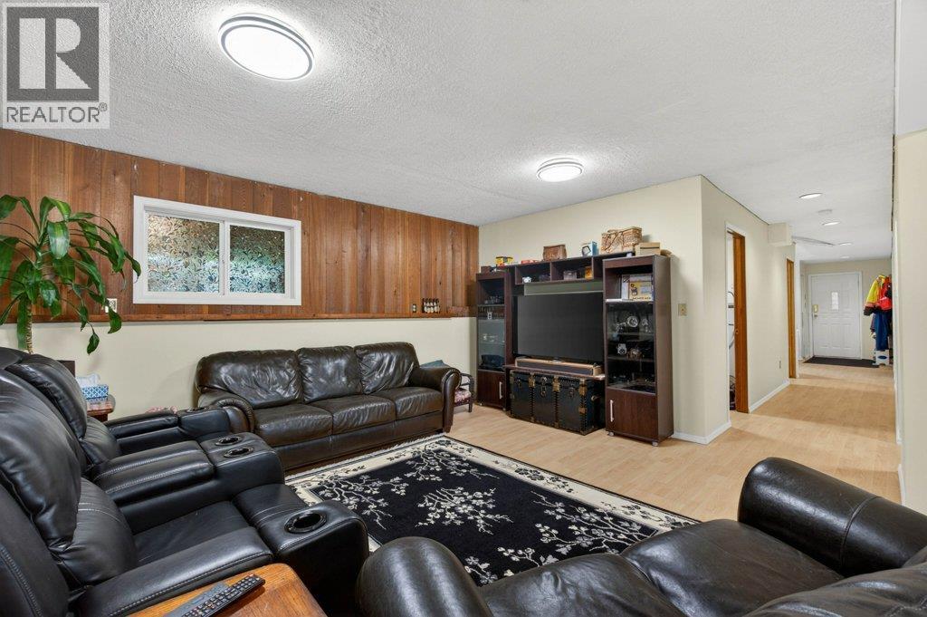 3930 10 Avenue NE - 27