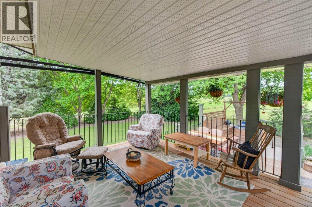 3930 10 Avenue NE - 39