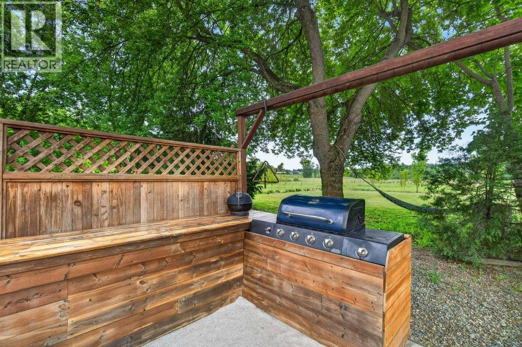  3930 10 Avenue Northeast, Salmon Arm