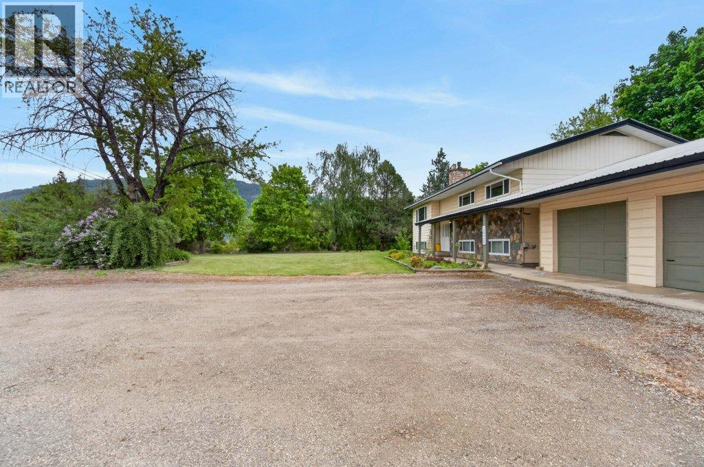  3930 10 Avenue Northeast, Salmon Arm