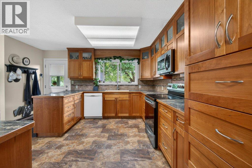  3930 10 Avenue Northeast, Salmon Arm