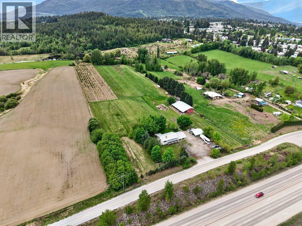  3930 10 Avenue Northeast, Salmon Arm