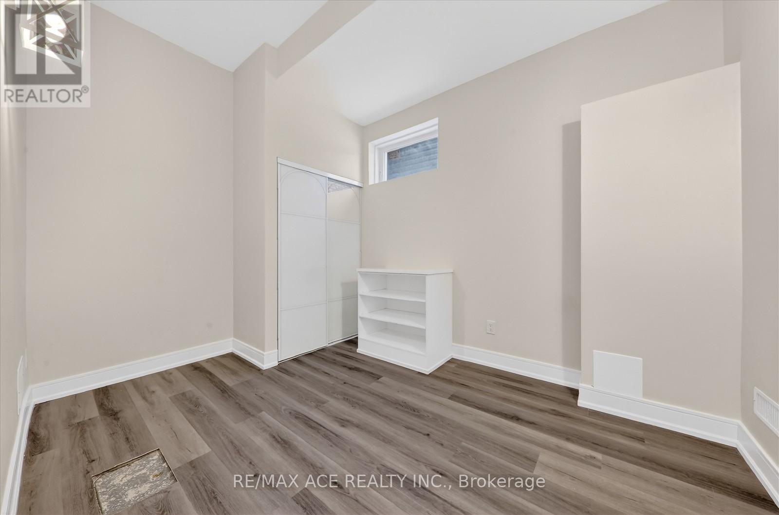 33 AUGUST AVENUE - 39