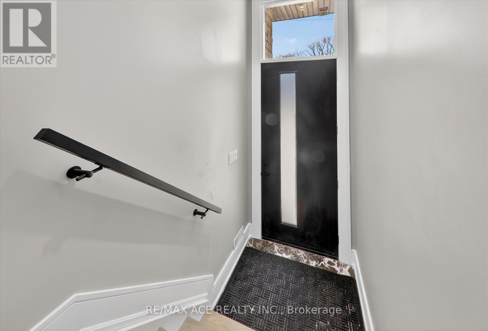33 AUGUST AVENUE - 6