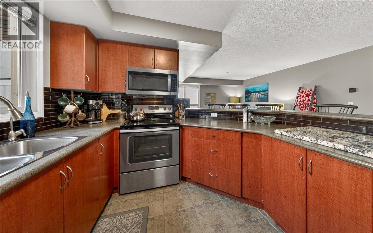 205 Third Avenue Unit# 2104, Invermere
