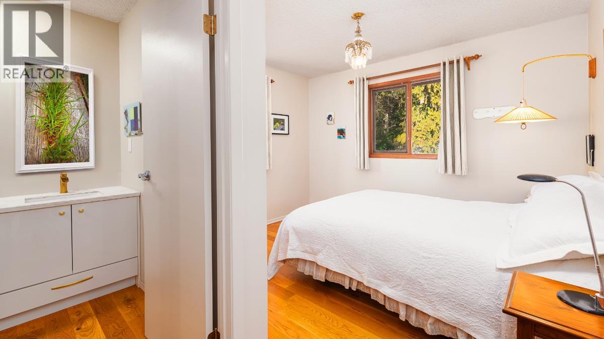 3946 MacGregor Road W - 37