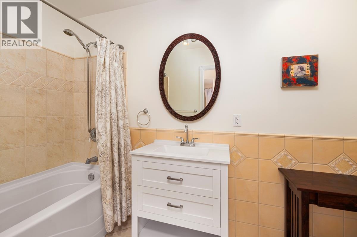 3946 MacGregor Road W - 39