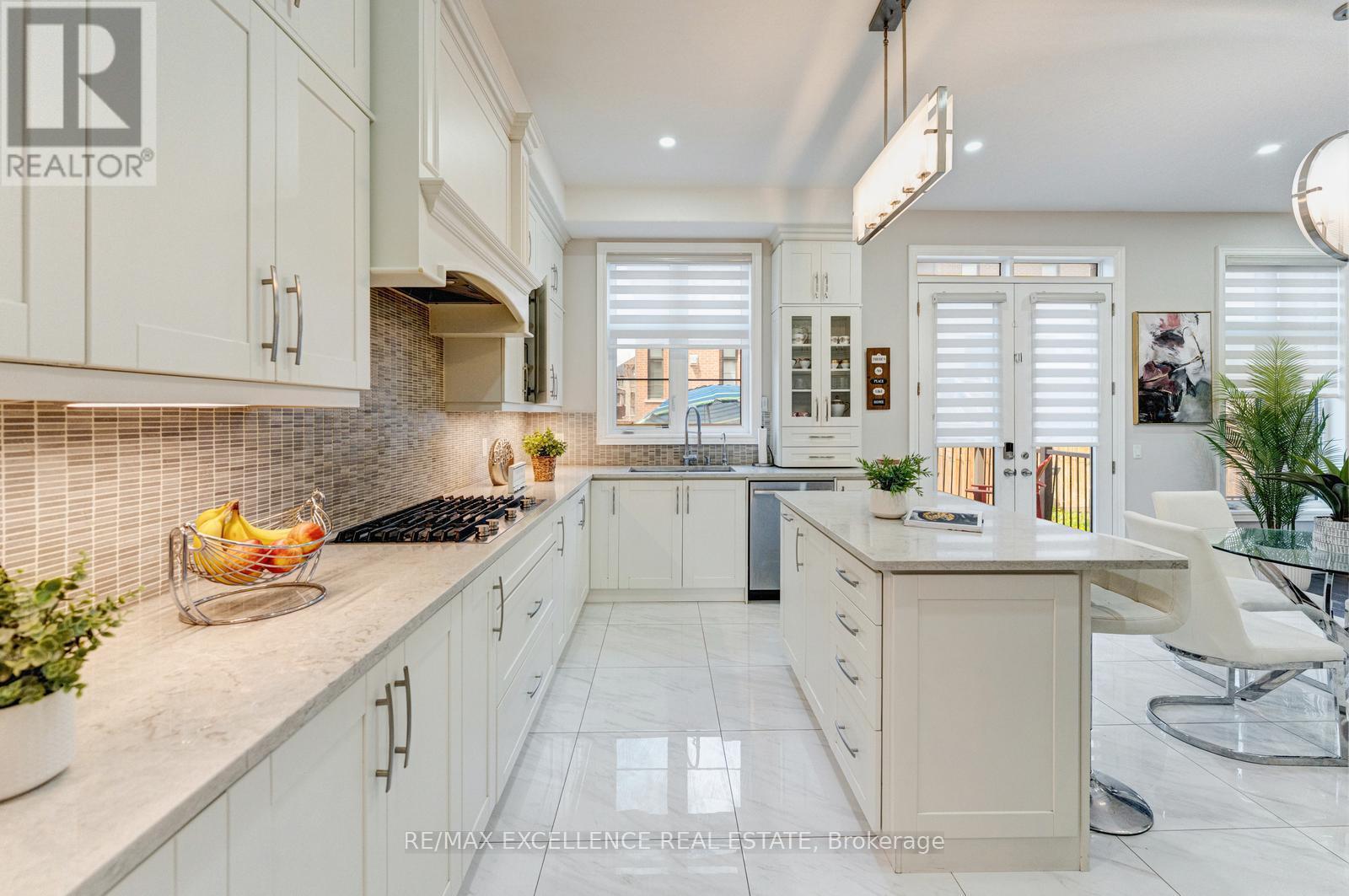 8 SETTLERS FIELD ROAD - 13