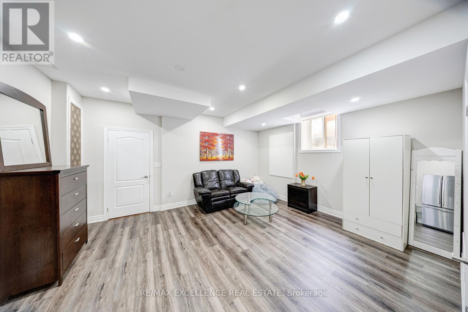 8 SETTLERS FIELD ROAD - 40