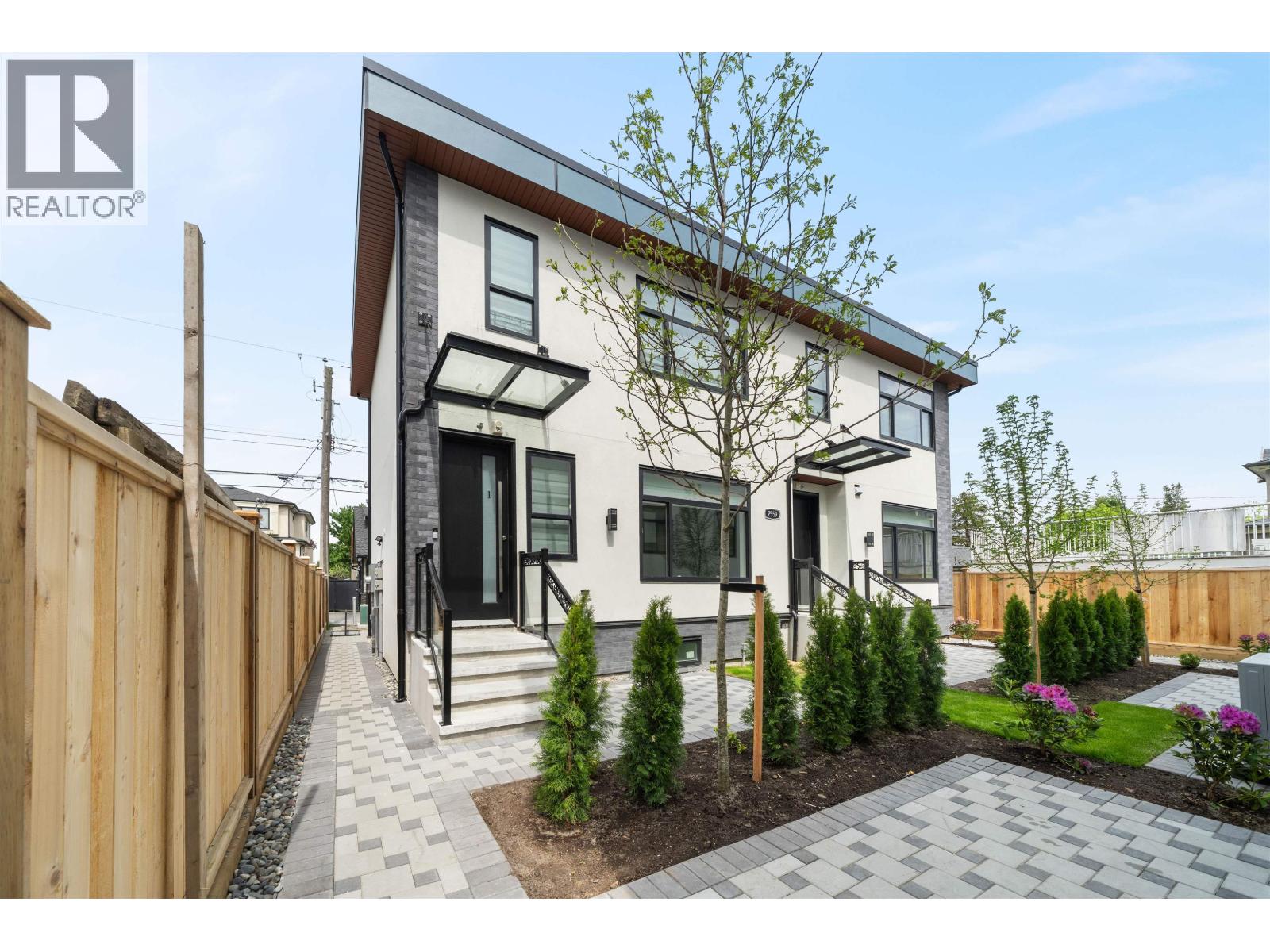 2 2559 W KING EDWARD AVENUE — photo 3