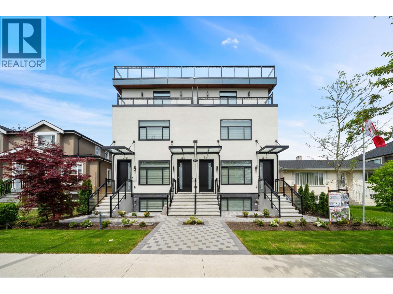 2 2559 W KING EDWARD AVENUE