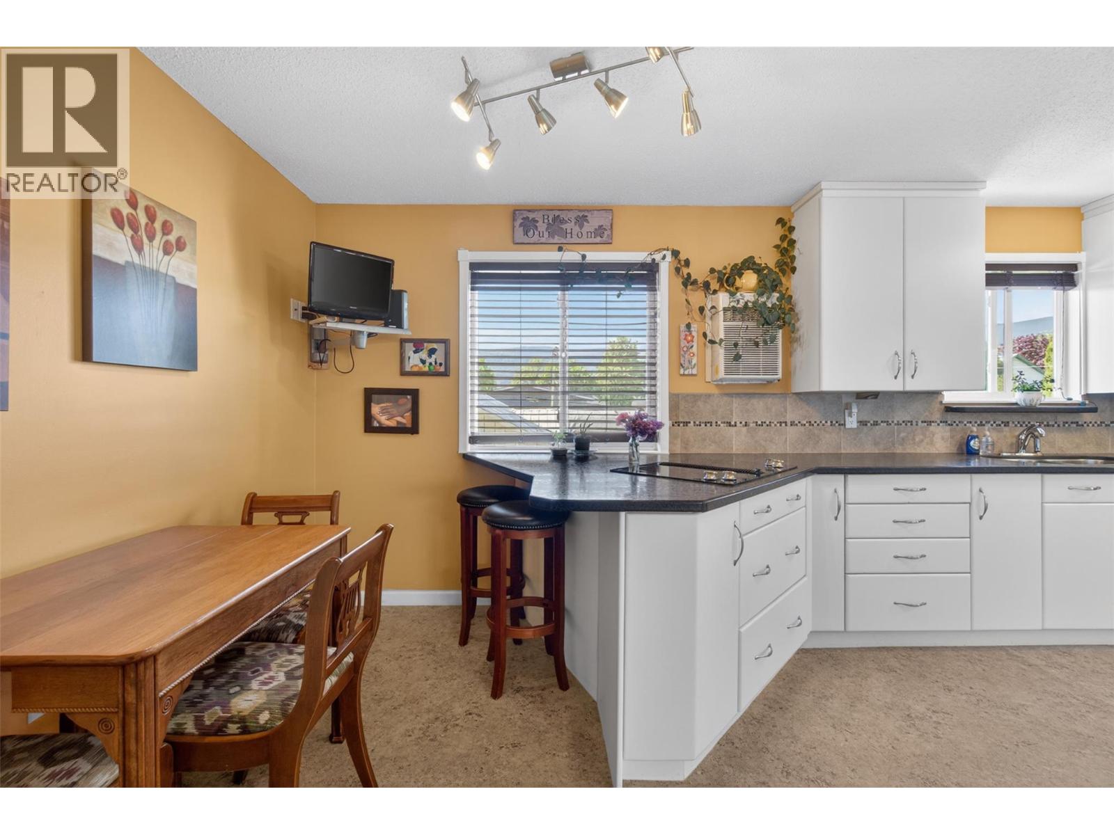 361 2 Street SE - 9
