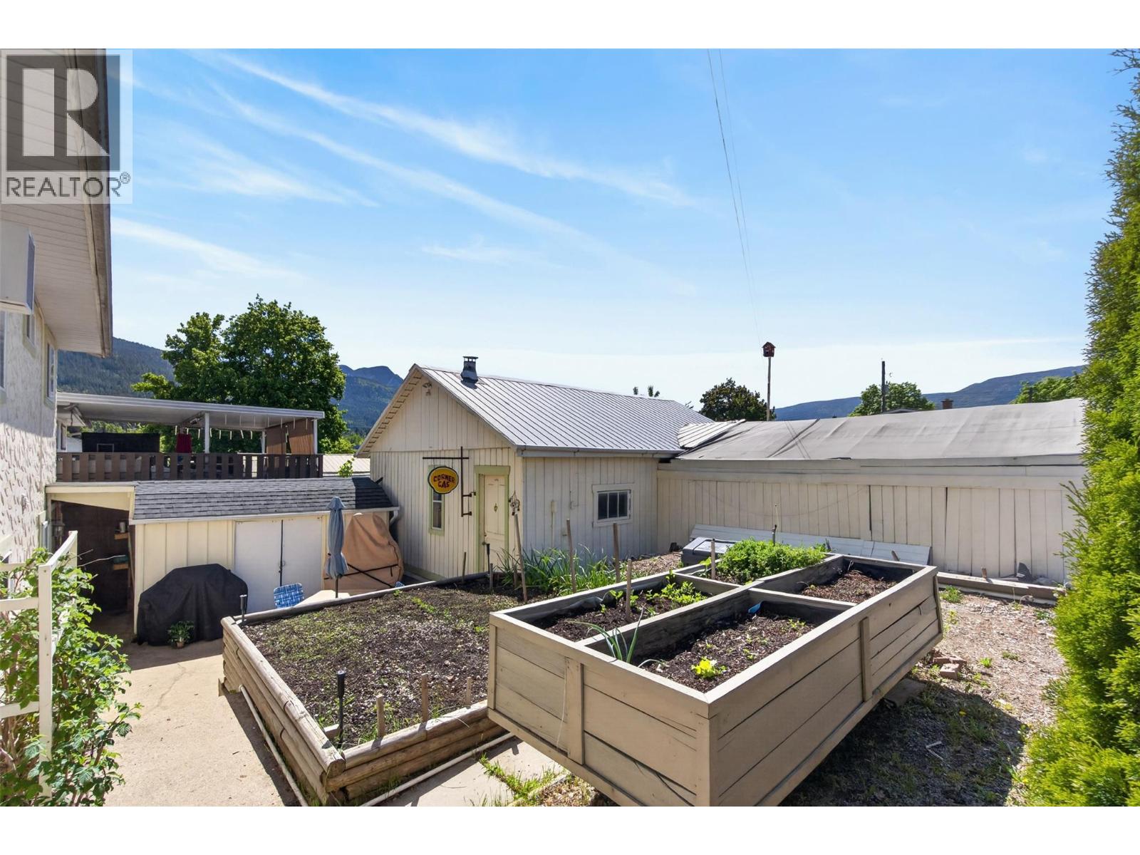  361 2 Street Southeast, Salmon Arm