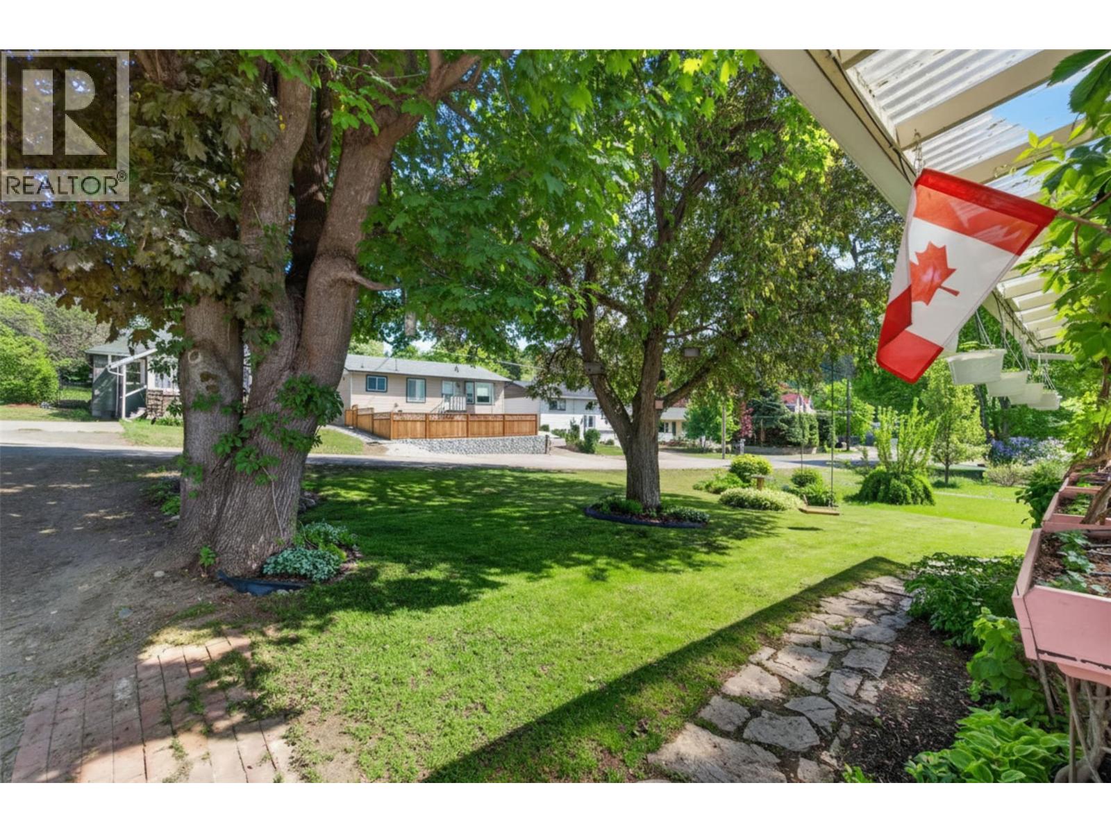  361 2 Street Southeast, Salmon Arm