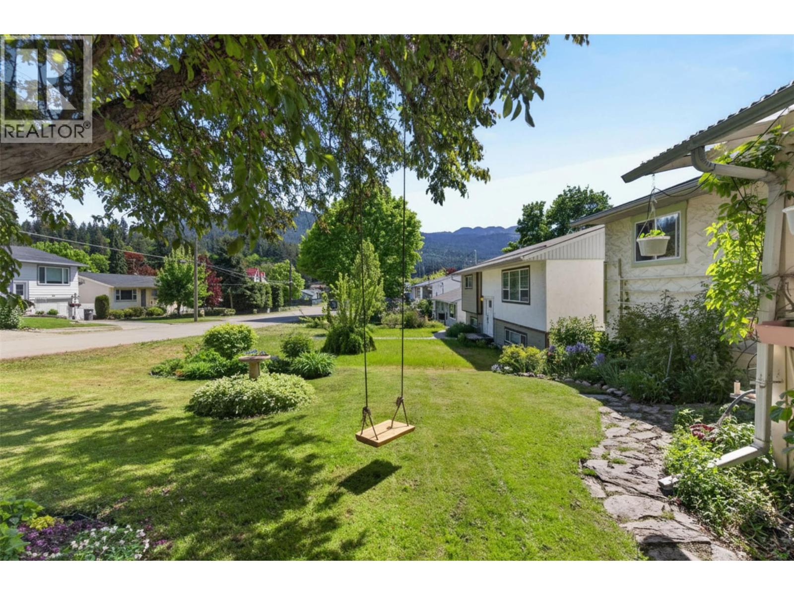  361 2 Street Southeast, Salmon Arm
