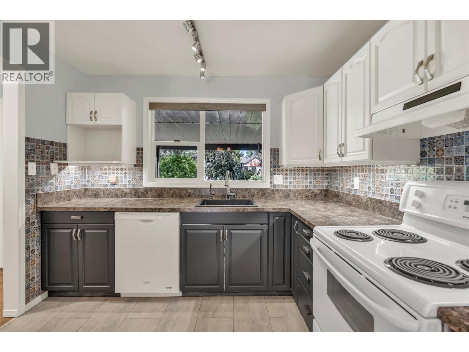 7717 Prairie Valley Road Unit# 104, Summerland