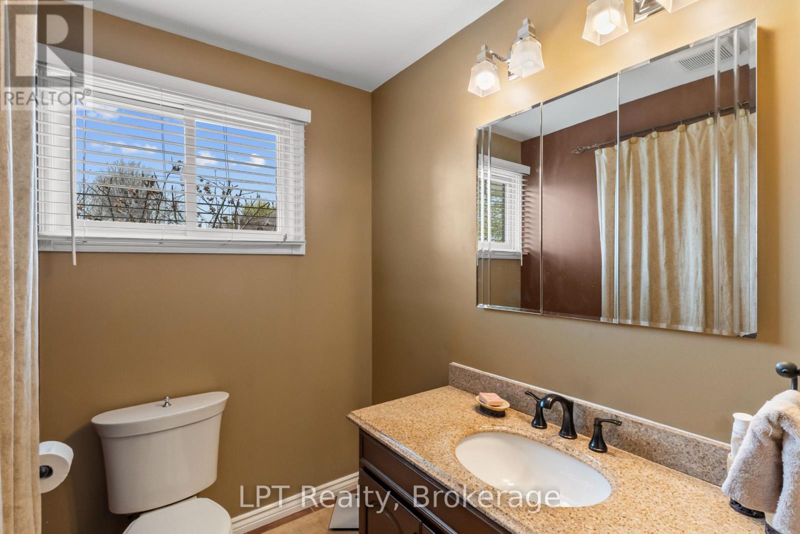 519 ROSMERE STREET - 18