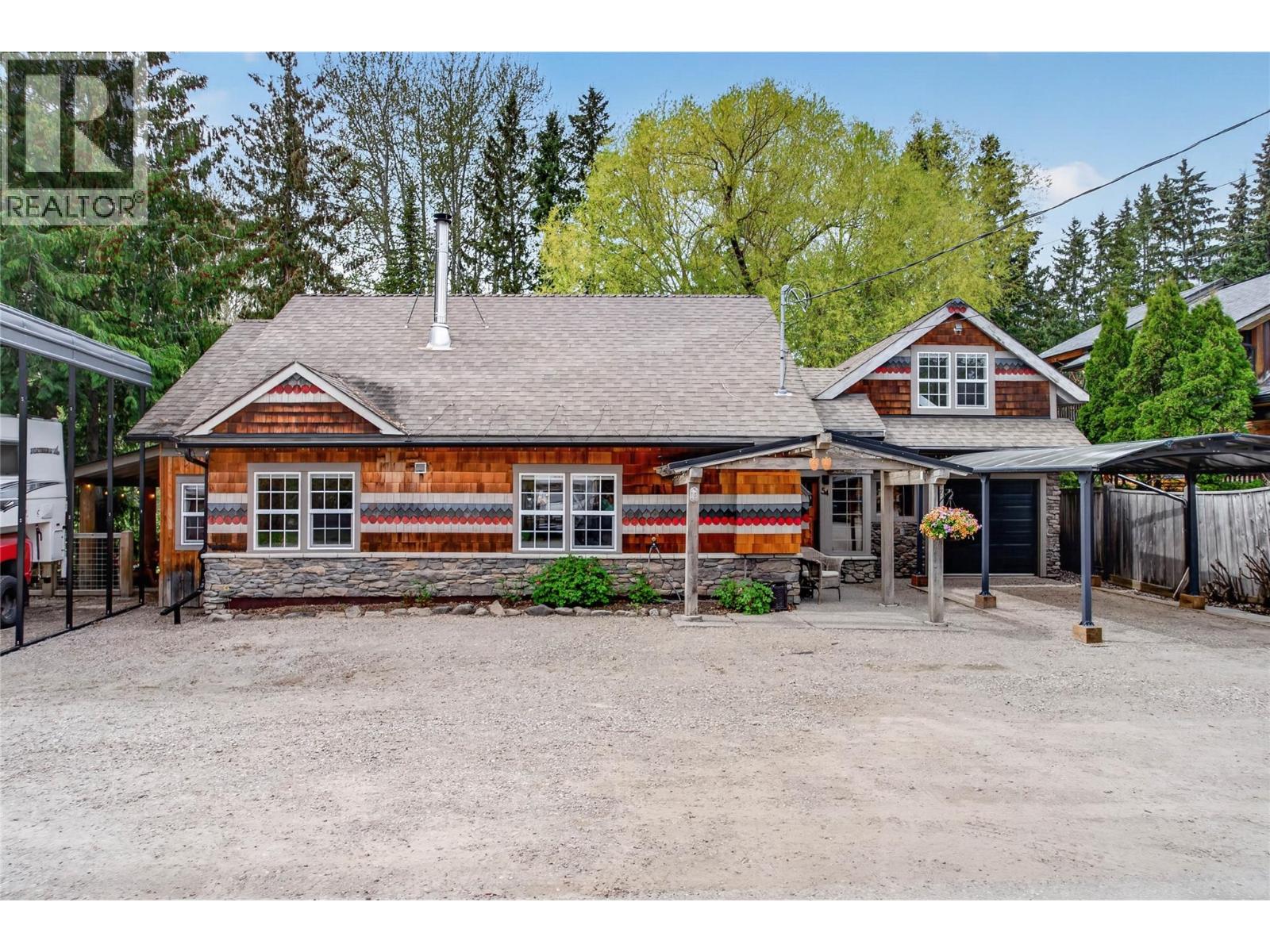 54 COMMONS Street, Fernie