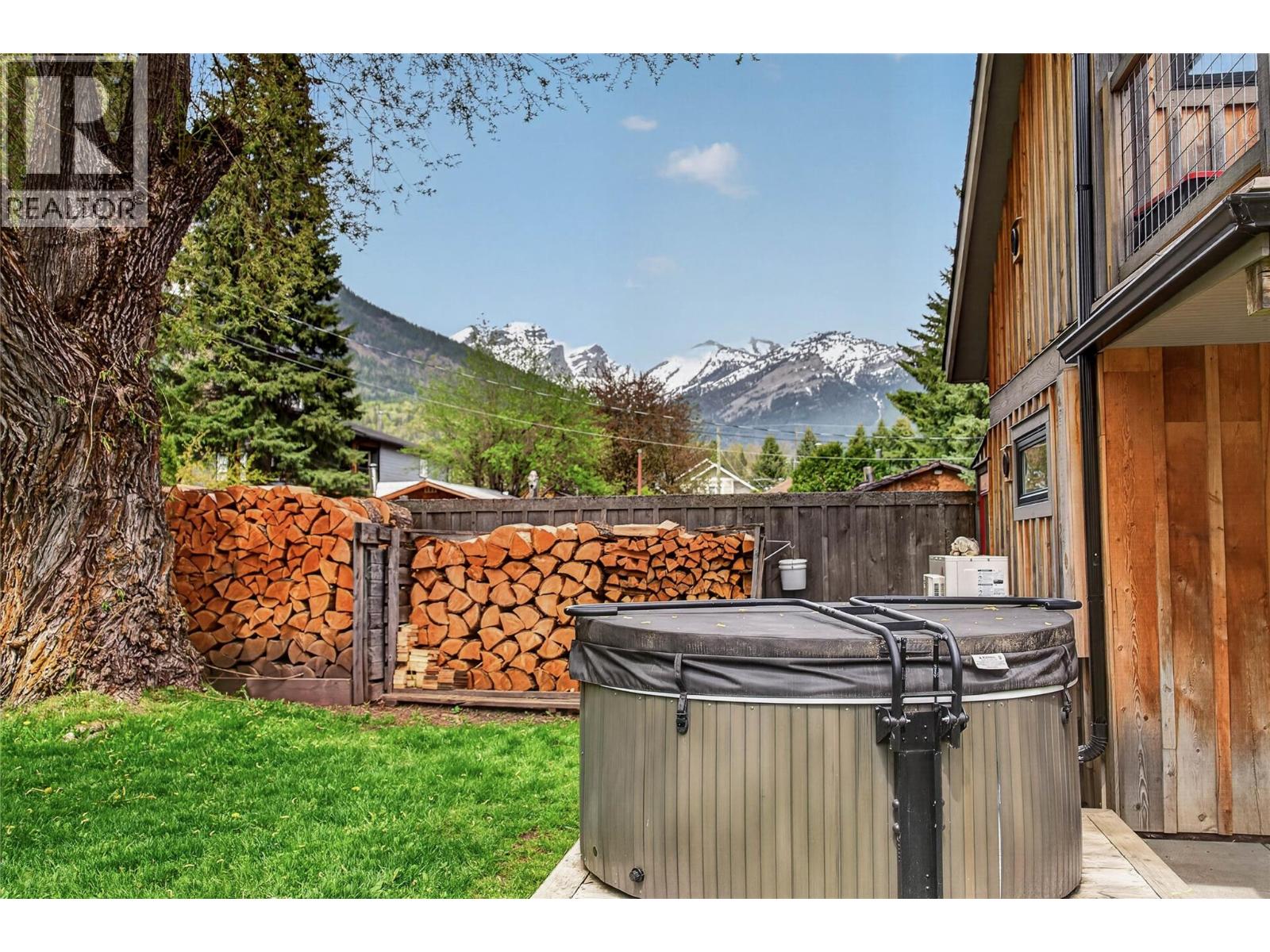 54 COMMONS Street, Fernie