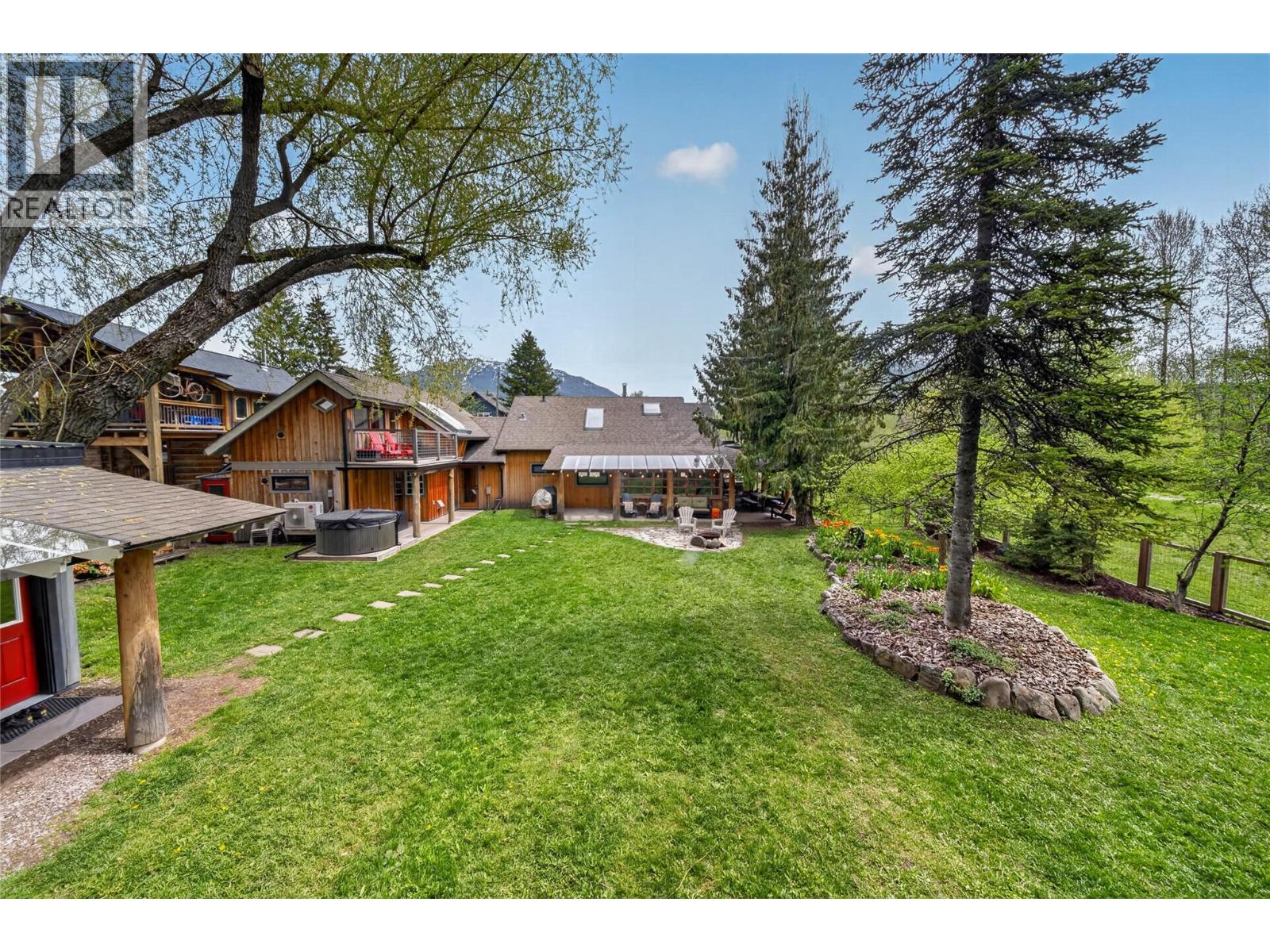54 COMMONS Street, Fernie